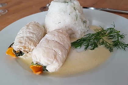 Fischfilet - Röllchen in Estragon - Schaum