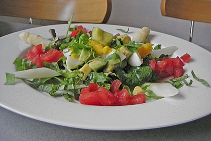 Spargelsalat mit Eiern,  Avocado, Tomaten 1