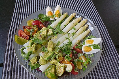 Spargelsalat mit Eiern,  Avocado, Tomaten 4