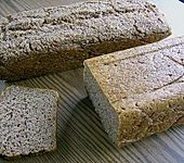 Dreikornbrot (Bild)
