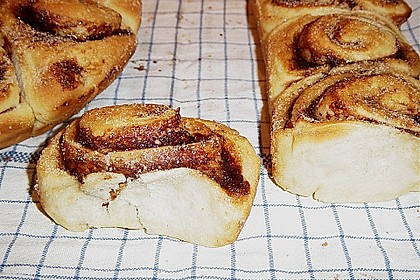 Zimtrollen-Kuchen 240
