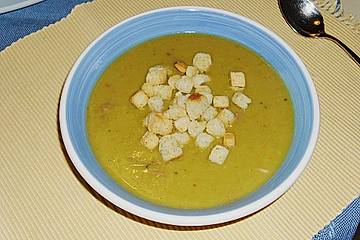 Grüne Erbsensuppe