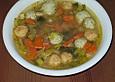 Gem&uuml;sesuppe mit roten und gr&uuml;nen Pestonockerln