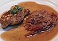 Paprikahuhn auf Zwiebel - Schinkenbett