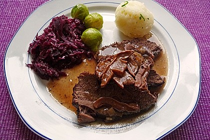 Wildschweinbraten in Steinpilz-Rotwein-Sauce