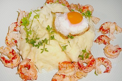Kartoffelp&uuml;ree mit Wachtelspiegelei und Krabben 2