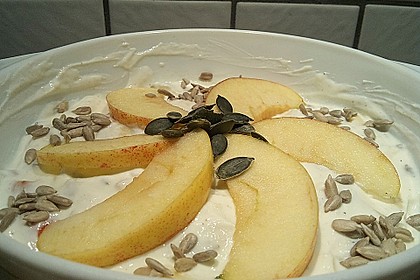 Leichte Quarkspeise mit Fr&uuml;chten und Saaten 1