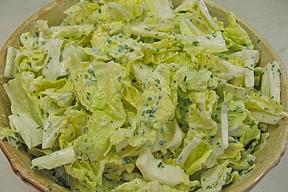 Chinakohlsalat mit s&uuml;&szlig; - saurem Joghurtdressing