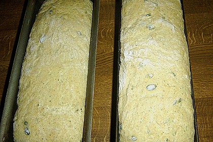 Steirisches Kürbiskern-Brot mit Kürbiskernöl 85