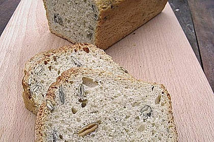 Steirisches Kürbiskern-Brot mit Kürbiskernöl 2