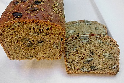 Steirisches Kürbiskern-Brot mit Kürbiskernöl 1