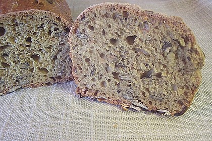 Steirisches Kürbiskern-Brot mit Kürbiskernöl 57