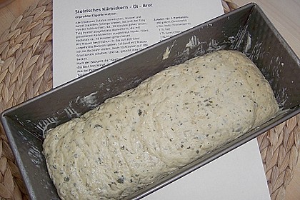 Steirisches Kürbiskern-Brot mit Kürbiskernöl 77