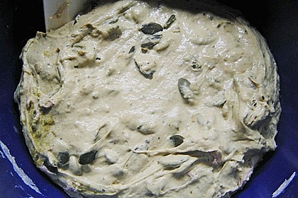 Steirisches Kürbiskern-Brot mit Kürbiskernöl 81