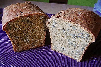 Steirisches Kürbiskern-Brot mit Kürbiskernöl 38