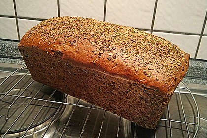 Steirisches Kürbiskern-Brot mit Kürbiskernöl 13