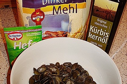 Steirisches Kürbiskern-Brot mit Kürbiskernöl 73