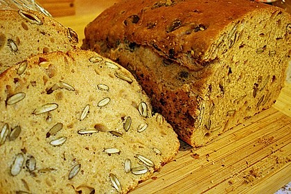Steirisches Kürbiskern-Brot mit Kürbiskernöl 14