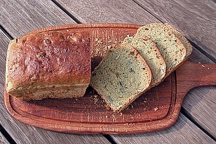 Steirisches Kürbiskern-Brot mit Kürbiskernöl 6