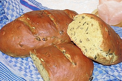 Steirisches Kürbiskern-Brot mit Kürbiskernöl 3