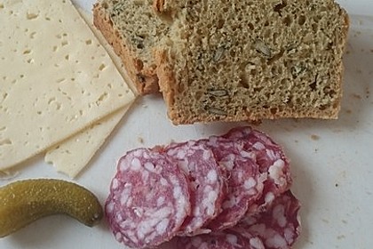 Steirisches Kürbiskern-Brot mit Kürbiskernöl 35