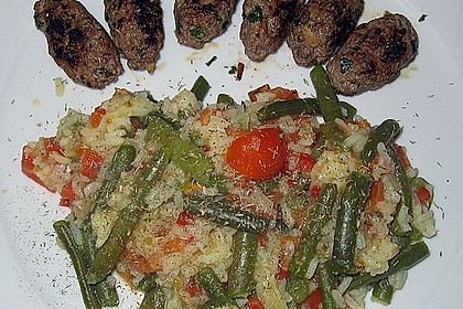 Cevapcici mit Bohnenrisotto