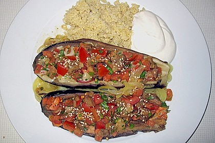 Gef&uuml;llte Auberginen mit Minzsauce