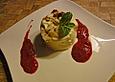 Honigparfait mit warmer Himbeersauce