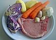 Kotelett mit Gem&uuml;sep&uuml;ree und gebratenem Rotkohl