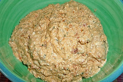 Fetacreme mit getrockneten Tomaten