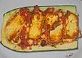 Zucchini gef&uuml;llt mit Tomate und Mozzarella