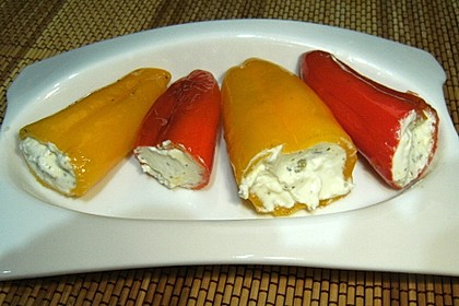 Antipasti - mit Frischkäse gefüllte Paprika 11