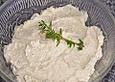 K&auml;secreme mit Feta und Sesampaste (Tahin)