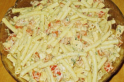 Leichter Nudelsalat mit Tomaten und Joghurt