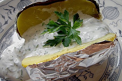 Ofenkartoffel mit Kr&auml;utersauce 1