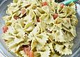 Nudel - Tomaten - Mozzarella - Salat mit Pesto