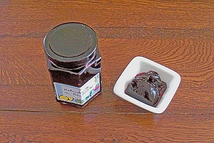 Holundergelee mit Mandellik&ouml;r