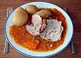 Schweinebraten mit Karotten und Tomaten
