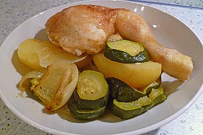 Spanische H&auml;hnchenpfanne mit Kartoffeln und Zucchini 9