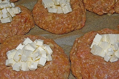 Mini - Hackbraten mit Schafsk&auml;seherz aus dem Ofen 4