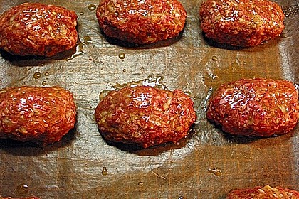 Mini - Hackbraten mit Schafsk&auml;seherz aus dem Ofen
