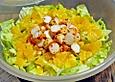 Eisbergsalat mit Surimi, Orangen und scharfem Joghurtdressing