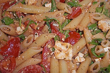 Mediterraner Nudelsalat mit Rucola 1