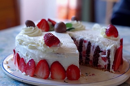 Gewickelte Erdbeer - Tiramisu - Torte 2