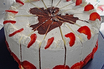 Gewickelte Erdbeer - Tiramisu - Torte 4