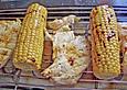 Gegrillte Maiskolben mit Honigbutter