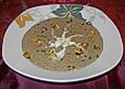 Waldpilzsuppe mit gebackenem Knoblauch