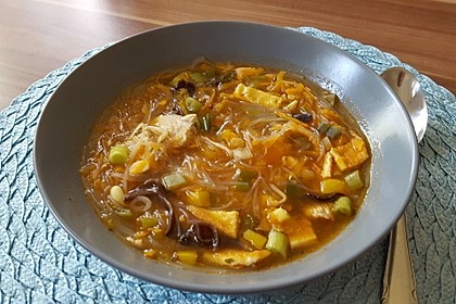 Sauer - scharfe Glasnudelsuppe