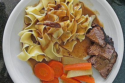 Rindsschmorbraten mit Essig und Rahm 12
