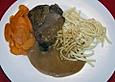 Rindsschmorbraten mit Essig und Rahm